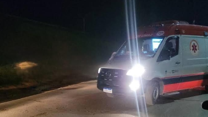 Jovem fica em estado grave ao levar tiros durante madrugada de bebedeira com amigos