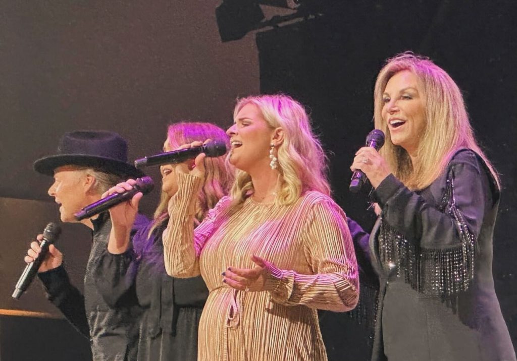 Cantores de banda gospel morrem em acidente de avião