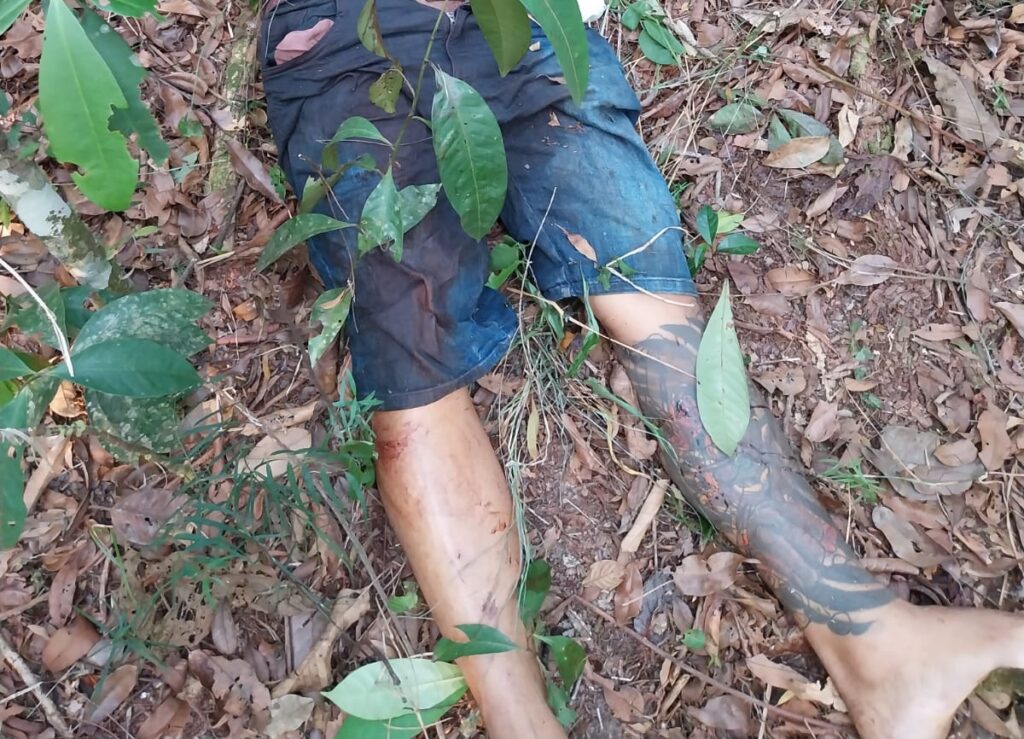 Dono de distribuidora é encontrado morto na AM-010 com placa: “morreu por ser pirata”