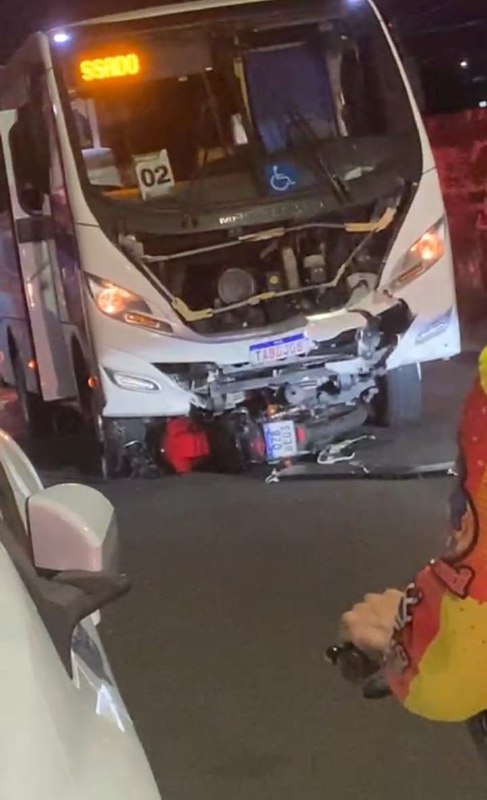 Acidente entre moto e Micro-ônibus deixa dois mortos em Manaus