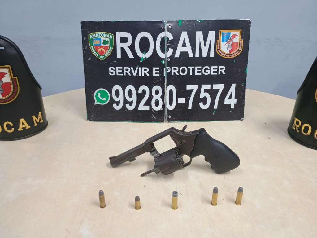Jovem é preso com arma na cintura após denúncia anônima em Manaus