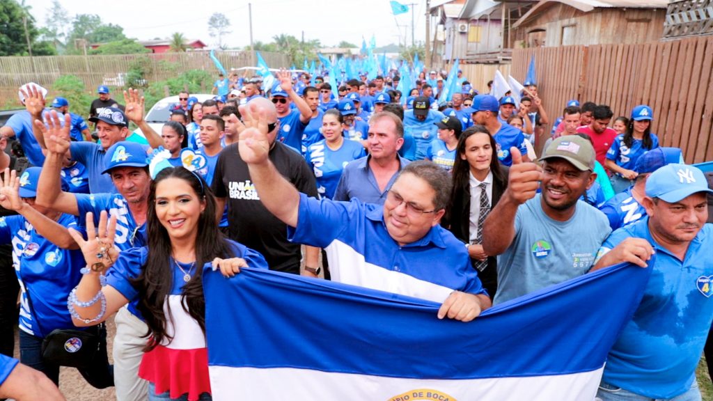 Candidatos Edygley e Taisa levam mais de 4 mil pessoas para as ruas de Boca do Acre em passeata histórica