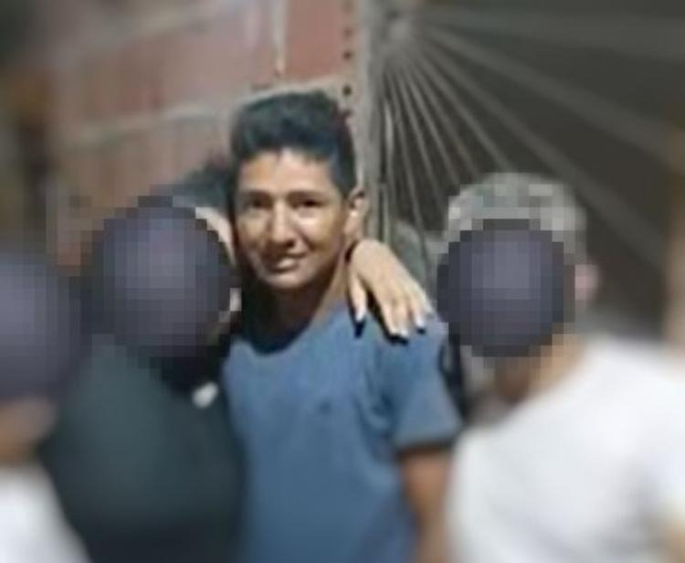 Homem morre após salvar esposa grávida e crianças de naufrágio no Amazonas