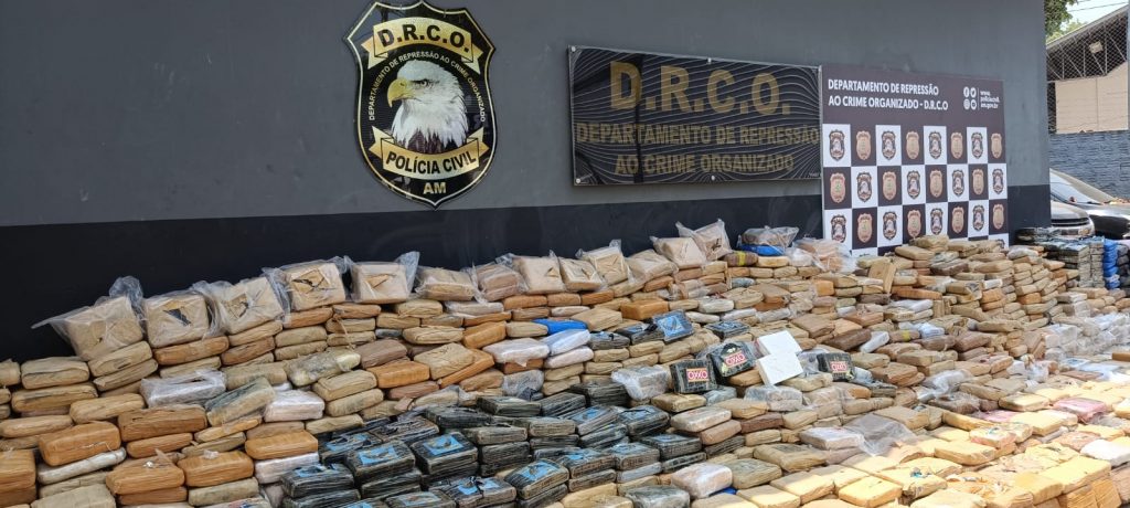 Caminhoneiro é preso com mais de 2 toneladas de drogas em Manaus