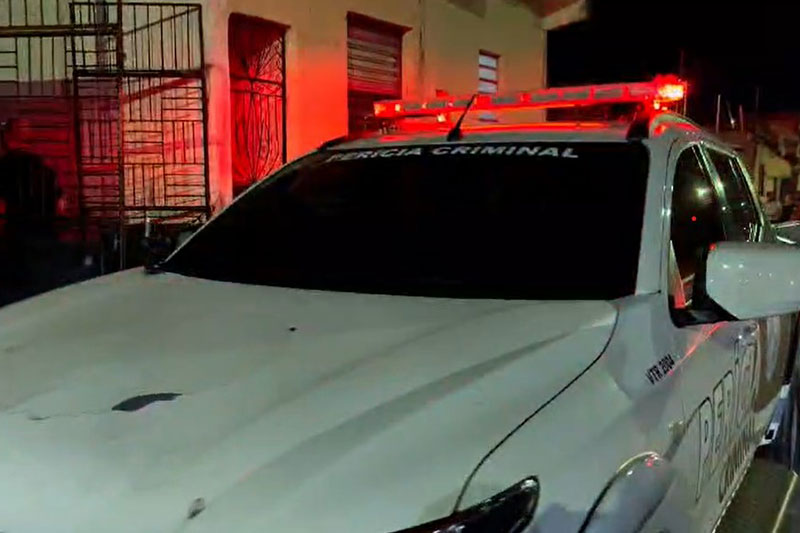 Vila de quitinetes é invadida e homem é morto a tiros em Manaus 