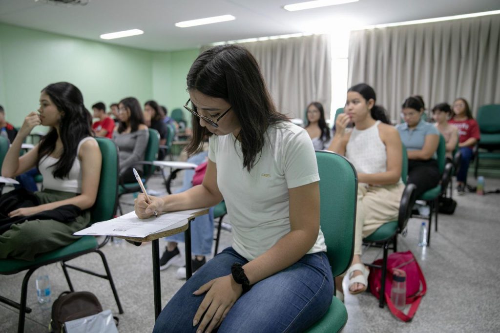 UEA inicia processo seletivo 2024 com provas do SIS