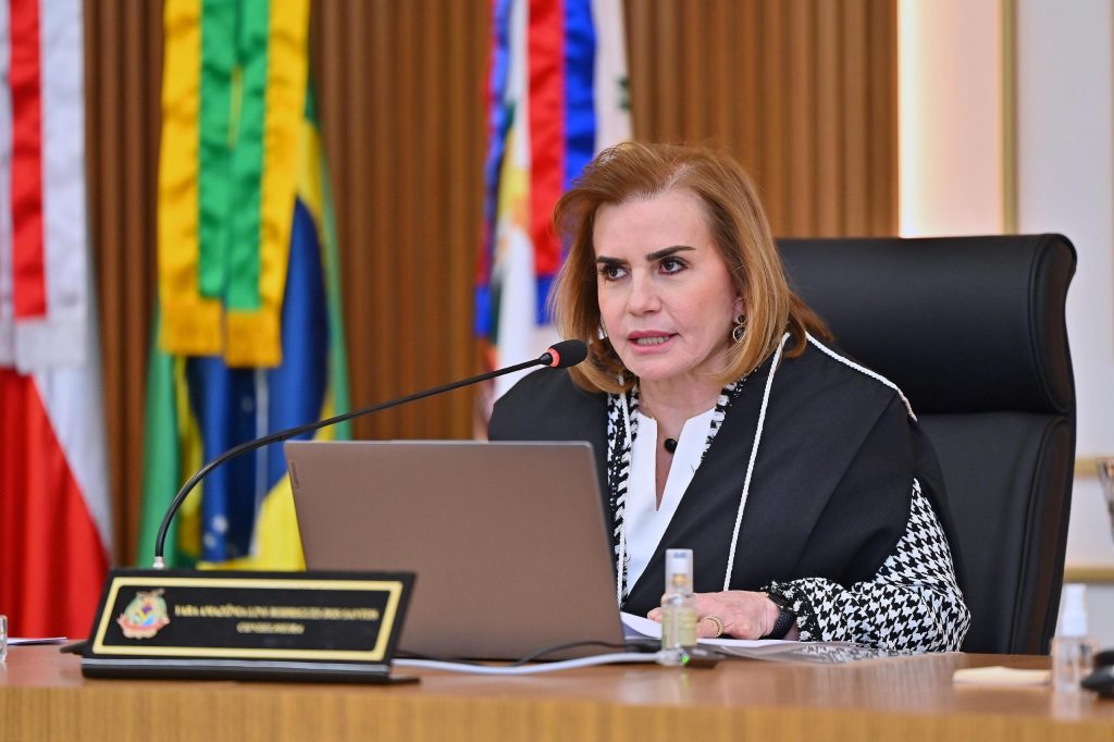 imagem da sessão ordinária do tribunal de contas do amazonas