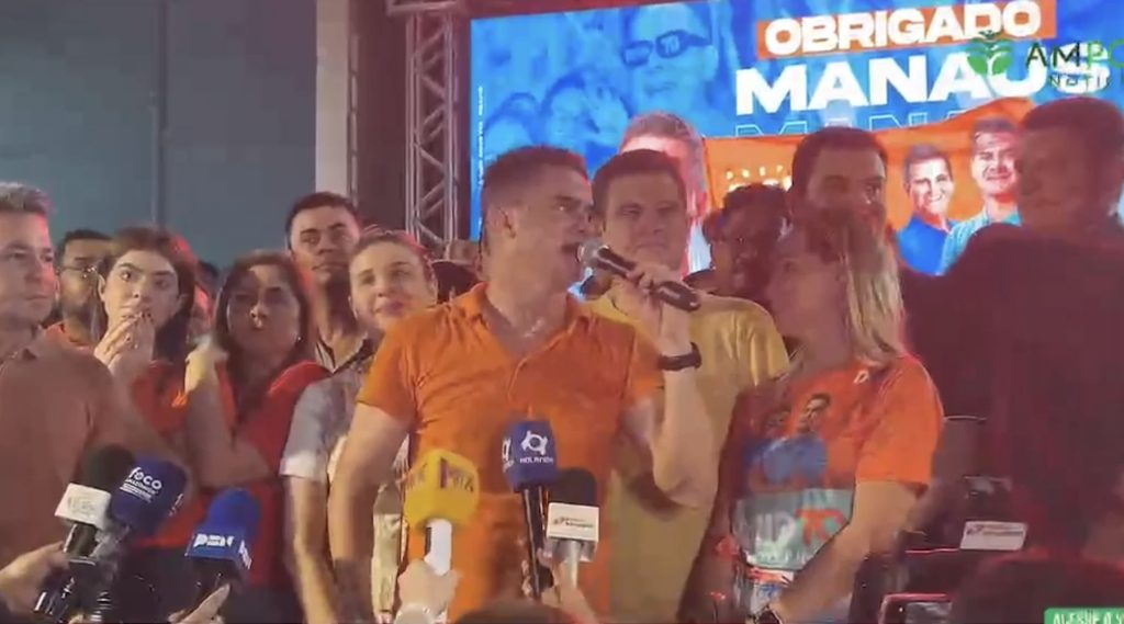 Eu sou prefeito de quem pensa igual e diferente de mim", diz David Almeida reeleito no 2º turno