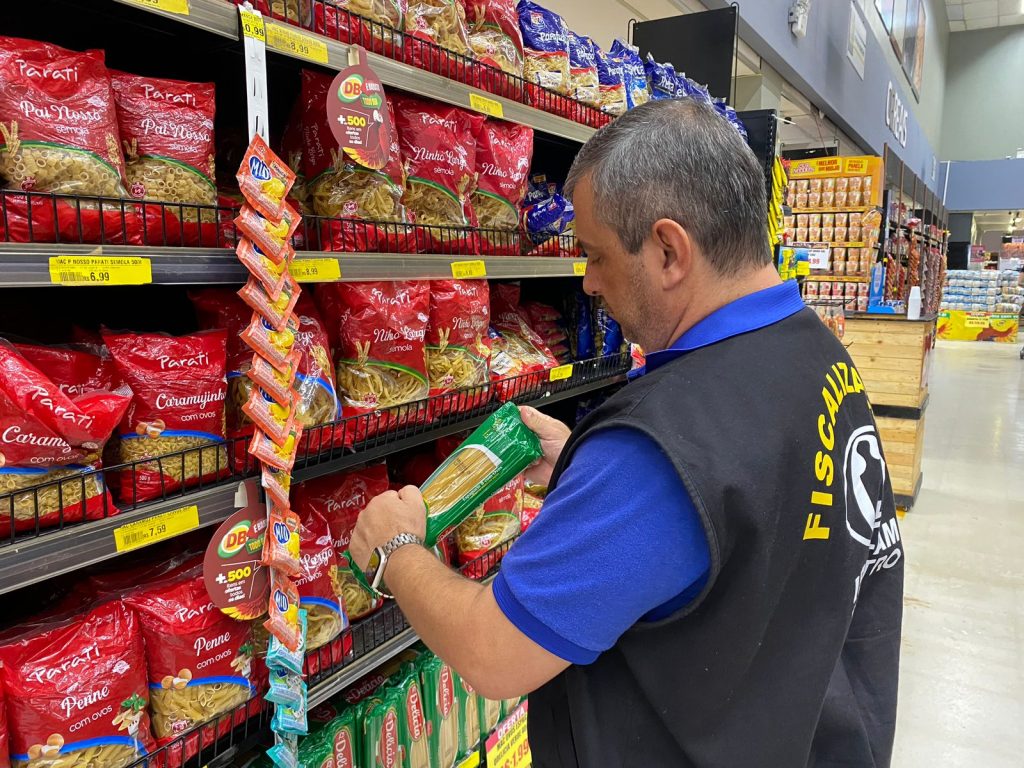 Operação Cesta Básica: Ipem-AM reprova 23 marcas de farinha, arroz e feijão comercializadas em Manaus e Região Metropolitana