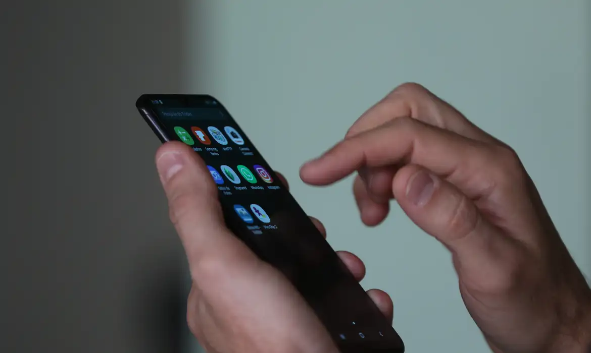 Produtos eletrônicos e smartphones representando a importação no brasil