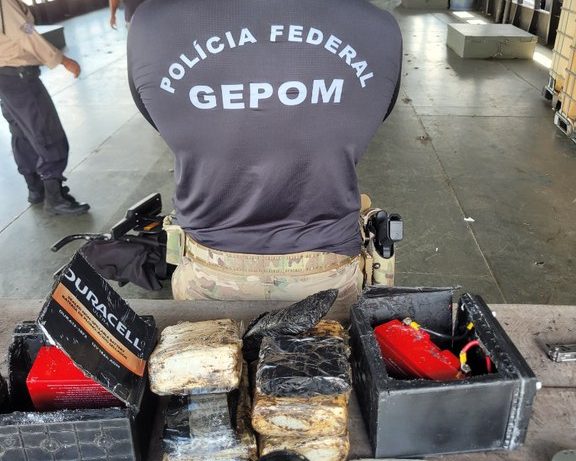 PF prende passageira por tráfico de drogas no porto de Tabatinga