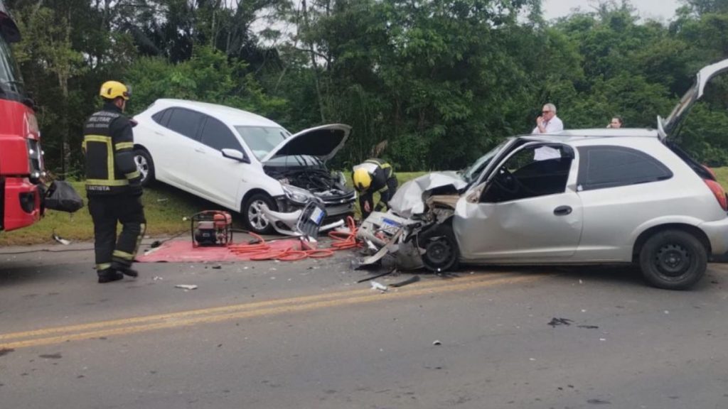 Casal sofre acidente grave após fugir de motel para não pagar conta
