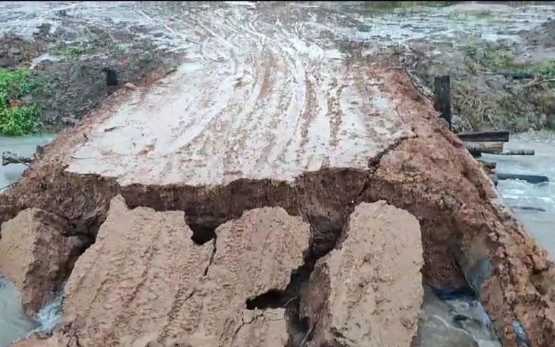 Após forte chuva no Amazonas, ponte de acesso a Anori desaba