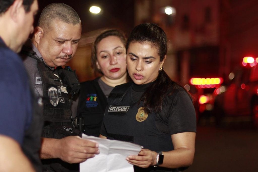 Criança é encontrada vagando sozinha pelo Centro de Manaus