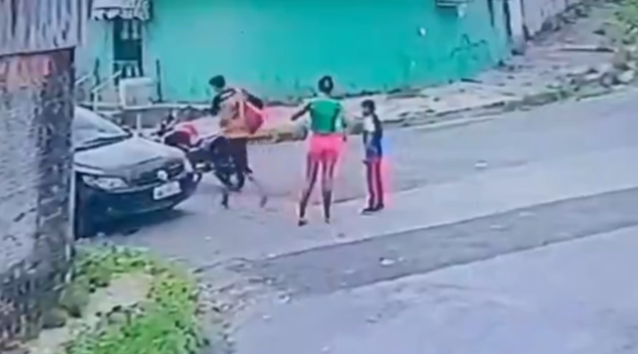 Veja vídeo: criminoso rouba mochila de criança no Conjunto Manoa em Manaus