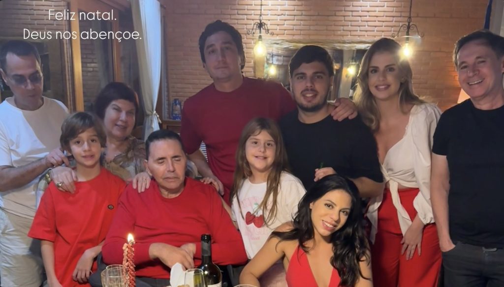 Reizo posta foto com Sabino Castelo Branco e família na noite de Natal: "Deus nos abençoe"