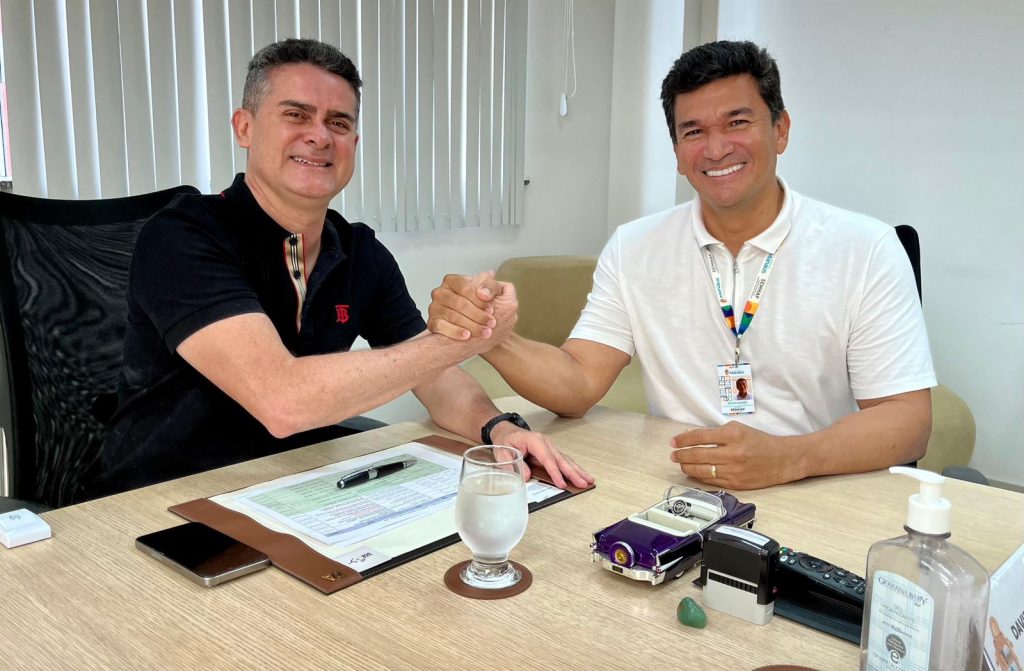 Prefeito David Almeida confirma a permanência de Jesus Alves como secretário de Habitação por mais quatro anos