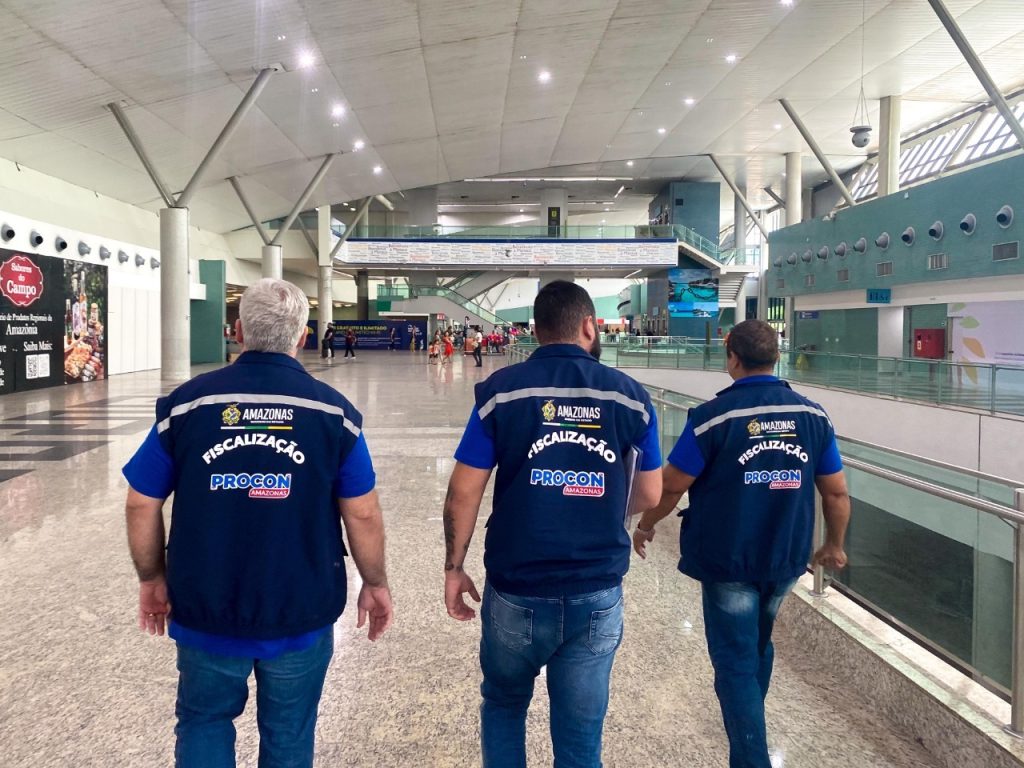 Empresa aérea é autuada após cancelar de última hora voo de passageiro em Manaus