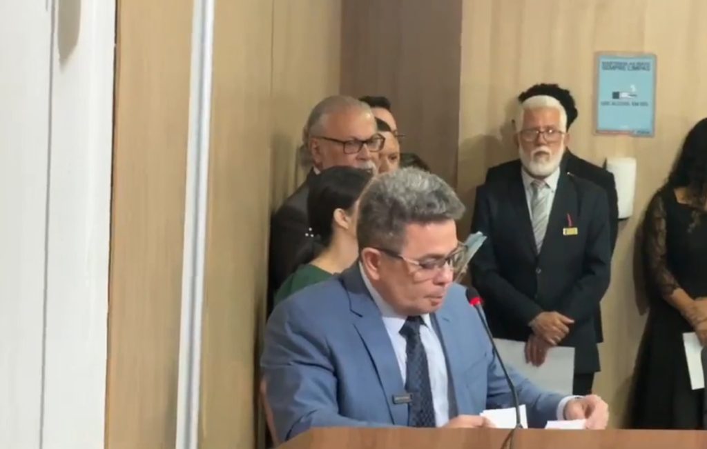 Diplomação em Manaus: vice-governador diz trabalhar para distanciar 'intrigas palacianas' entre executivos