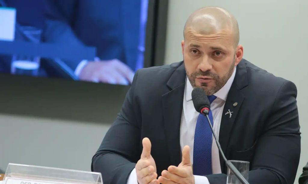 Moraes concede liberdade condicional a Daniel Silveira