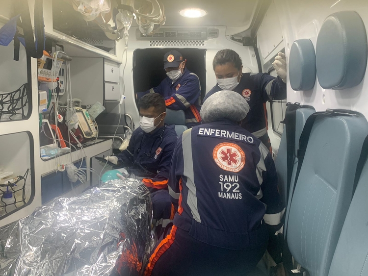 Incêndio na cabine de caminhão em Manaus