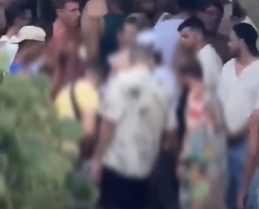 Grupo de homens é flagrado fazendo orgia ao ar livre e gera polêmica: "brotheragem coletiva"