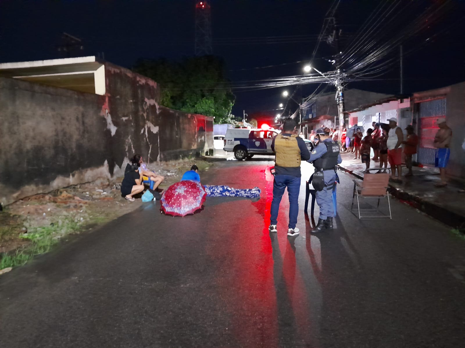 Bandidos matam jovem a tiros na frente da namorada durante assalto em Manaus