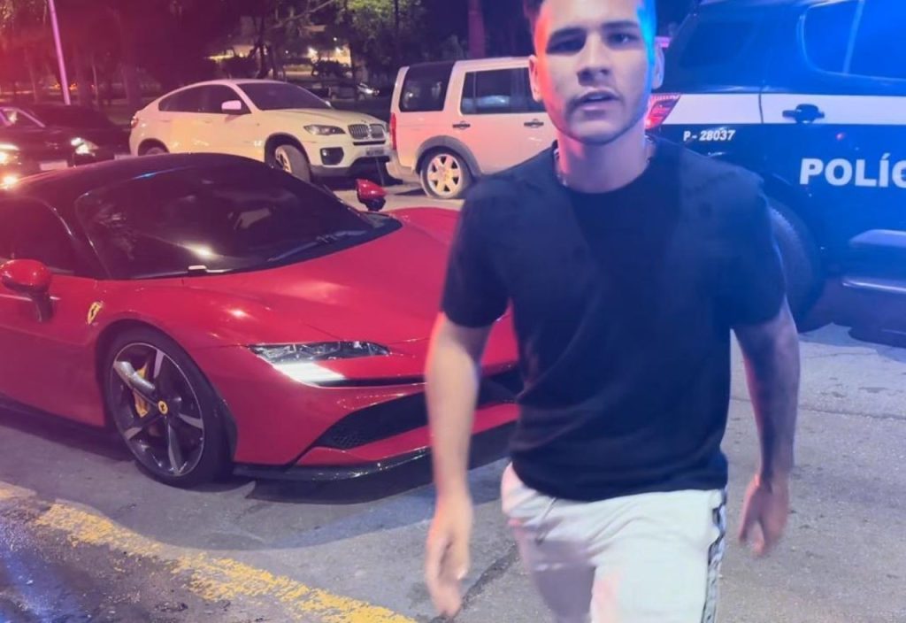 Filho de Deolane Bezerra é detido após dirigir Ferrari sem CNH em alta velocidade