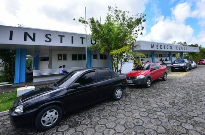 Homem é morto a tiros dentro de carro no interior do Amazonas