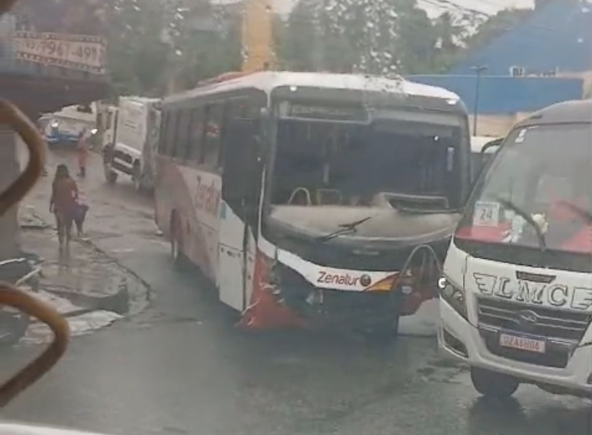 ônibus desgovernado acidente Manaus