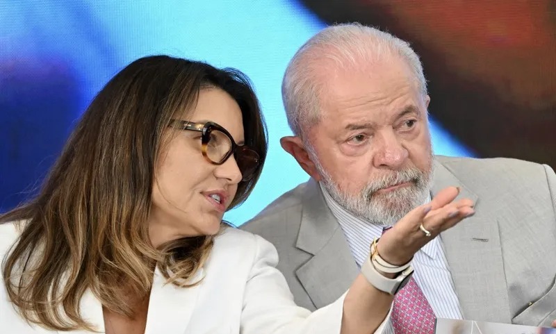 “Ela vai para onde quiser”, diz Lula sobre viagens de Janja