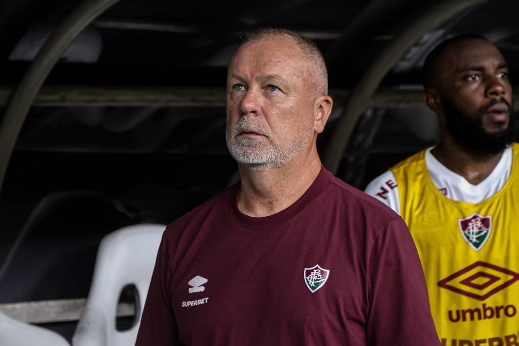 Estreia do Brasileirão tem demissão, vaias, ambulância e pênaltis perdidos