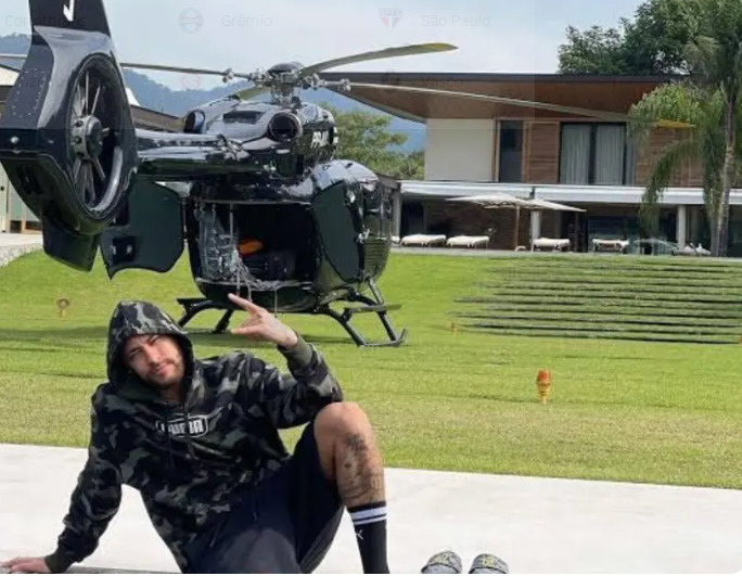 Helicóptero de Neymar é visto em festa com mulheres