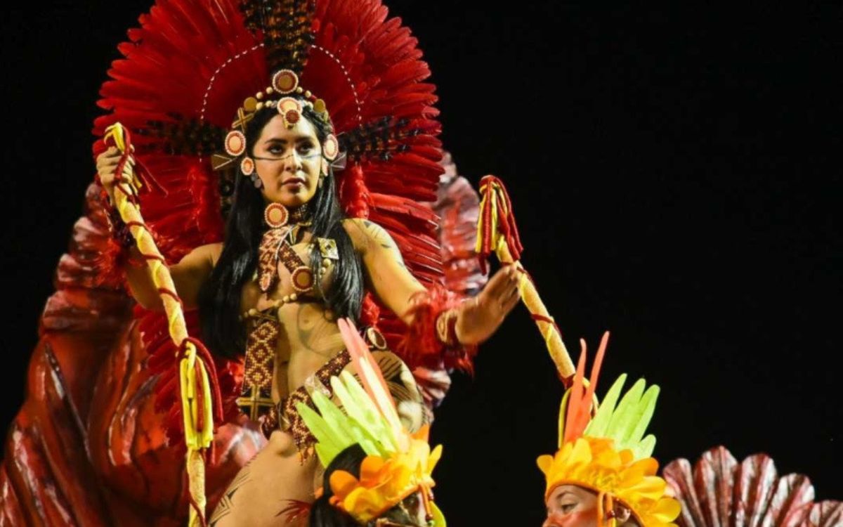 Isabelle Nogueira encanta o público e brilha em estreia no Carnaval de São Paulo - enredo Acadêmicos do Tucuruvi 2025