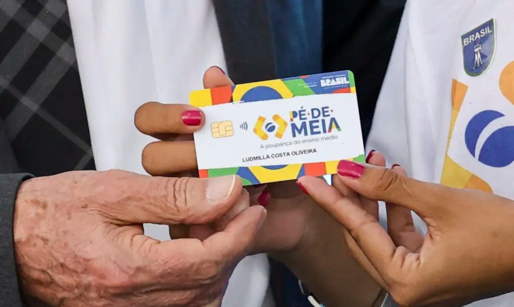 Estudantes nascidos em maio e junho recebem hoje segunda parcela do Pé-de-Meia