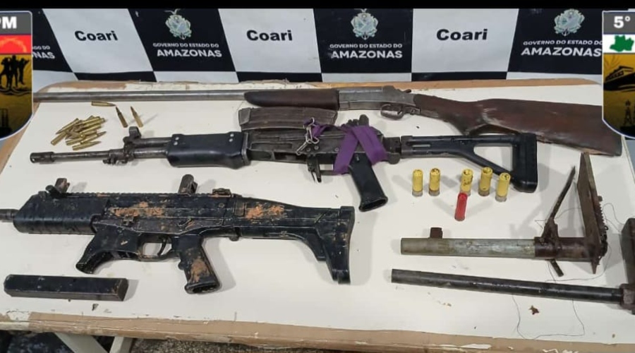 Polícia Militar prende dois homens com arsenal de guerra em zona rural no Amazonas - Prisão de suspeitos com arsenal ilegal em Coari pela Polícia Militar do Amazonas
