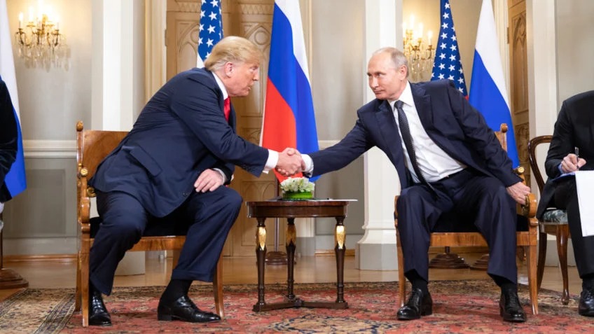 Trump diz que está ‘muito irritado’ com Putin e ameaça impor mais tarifas à Rússia