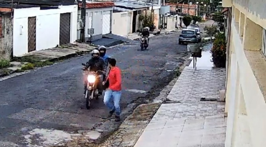 Veja vídeo: trabalhador corre de bandidos e implora para não ser assaltado na Zona Norte de Manaus - Assalto Cidade Nova na Zona Norte de Manaus 