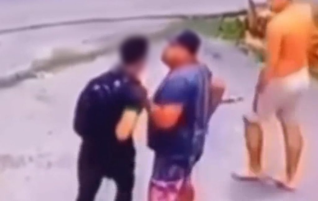 homem agredindo jovem autista Manaus