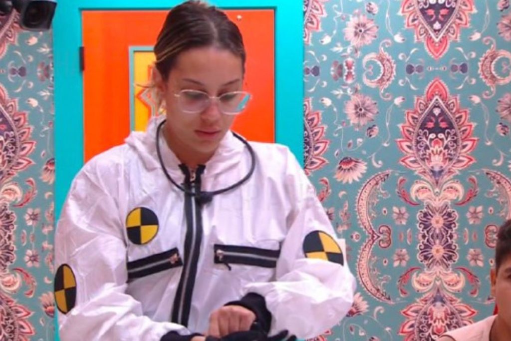 Vídeo: Renata deixa casa do BBB 25 para participar da dinâmica 'Vitrine do Seu Fifi' em shopping no Rio