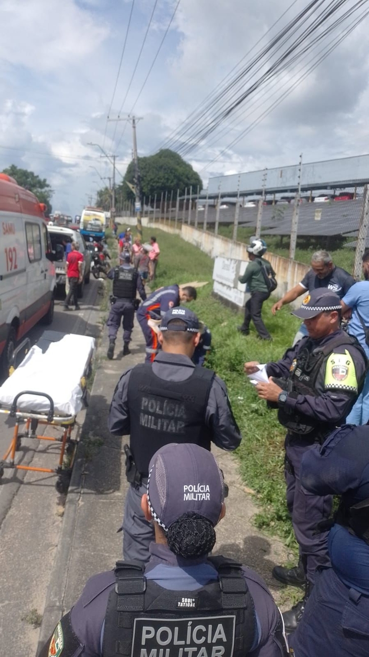 Dupla suspeita de tentativa de assalto a ônibus são brutalmente espancados por populares na Avenida Buriti, em Manaus