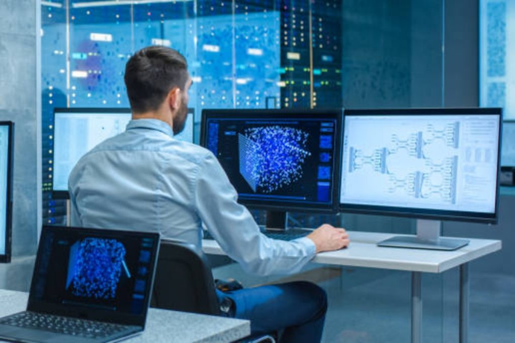 As big techs têm como objetivo principal a expansão de sua influência em áreas estratégicas, tais como inteligência artificial, robótica e computação na nuvem.
