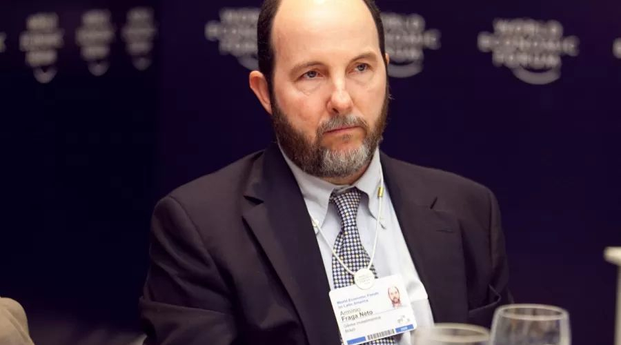 Milionário Armínio Fraga propõe congelar salário mínimo por seis anos