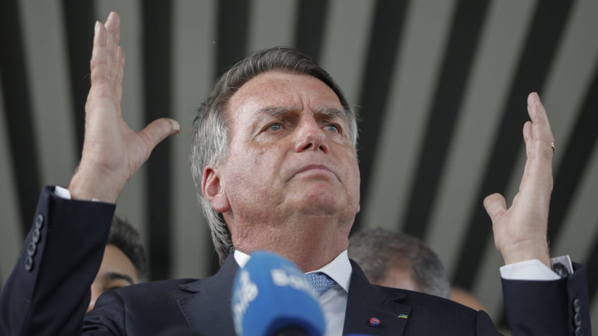 PGR recusa perdão judicial a Mauro Cid e aponta omissões em delação sobre tentativa de golpe.
