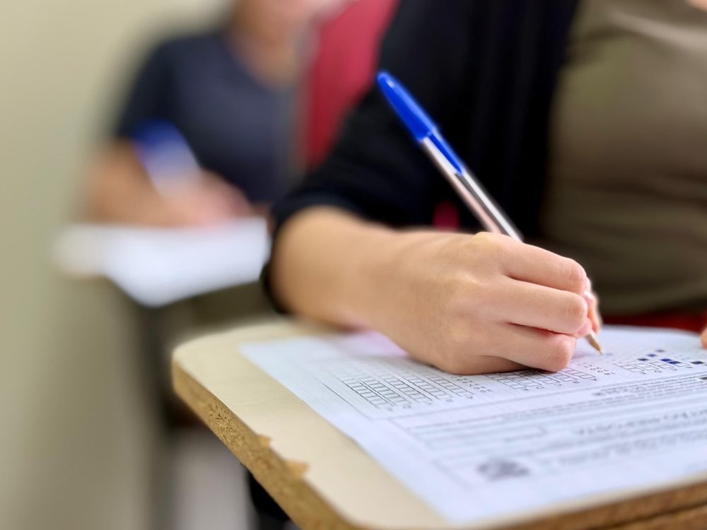 Fachada do Ministério da Educação em Brasília representando as inscrições para a rede nacional de cursinhos populares.