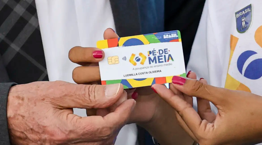 Estudantes nascidos em maio e junho recebem hoje segunda parcela do Pé-de-Meia