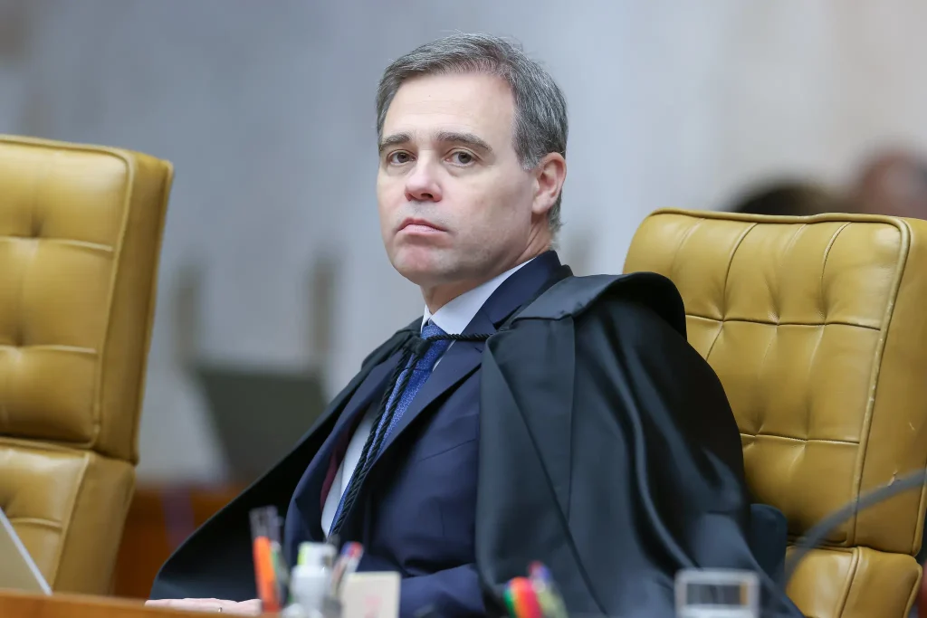 Investigações sobre fraudes no Banco Master