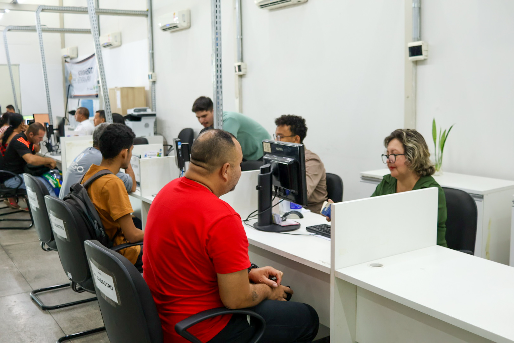 Sine Amazonas divulga 233 vagas de emprego para esta quarta-feira