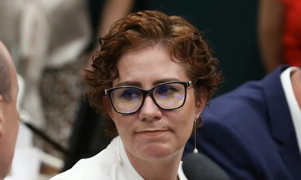 Carla Zambelli é condenada a 10 anos de prisão pelo STF