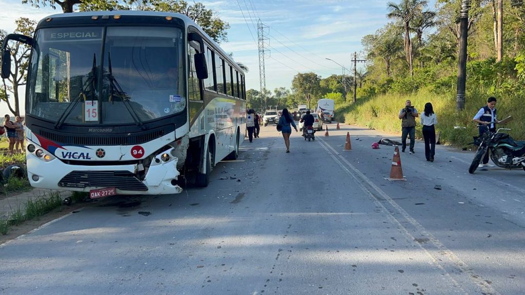 Foto - Motociclista de aplicativo que retornava para casa morre em acidente com ônibus em Manaus